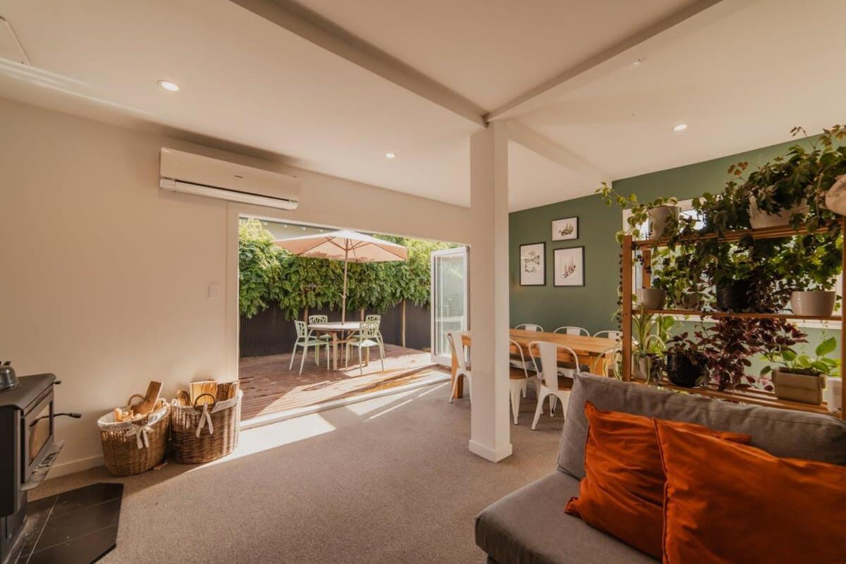 Somerfield Statement - Bold 3br House On Barrington * Christchurch