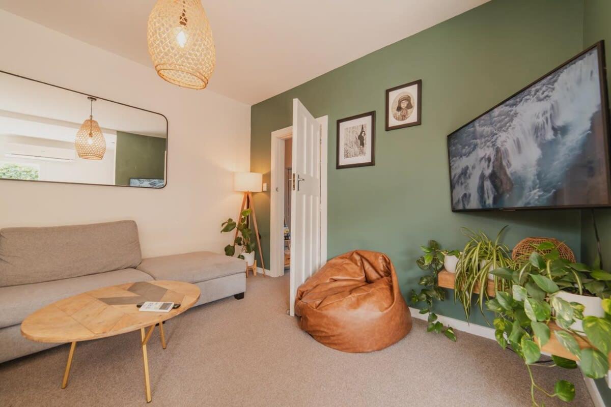 Somerfield Statement - Bold 3br House On Barrington Holiday home *