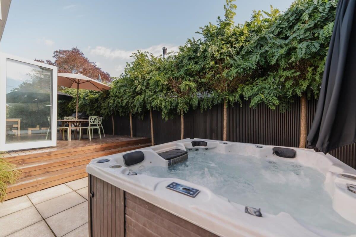Somerfield Statement - Bold 3br House On Barrington Christchurch