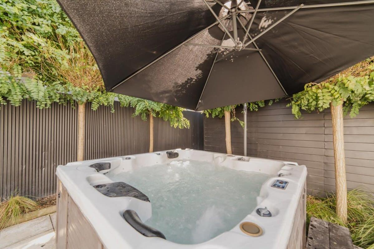 Somerfield Statement - Bold 3br House On Barrington * Christchurch