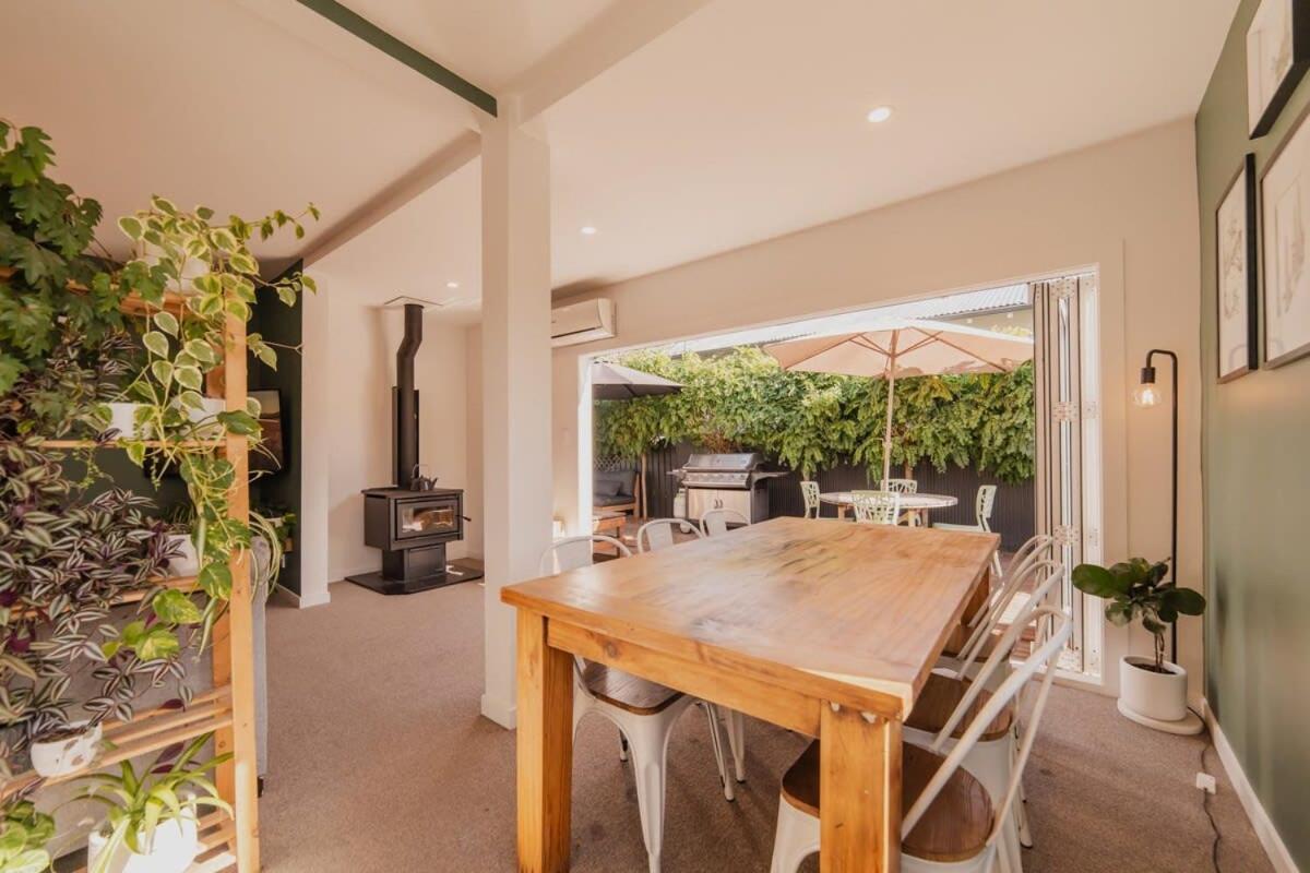 Holiday home Somerfield Statement - Bold 3br House On Barrington Christchurch