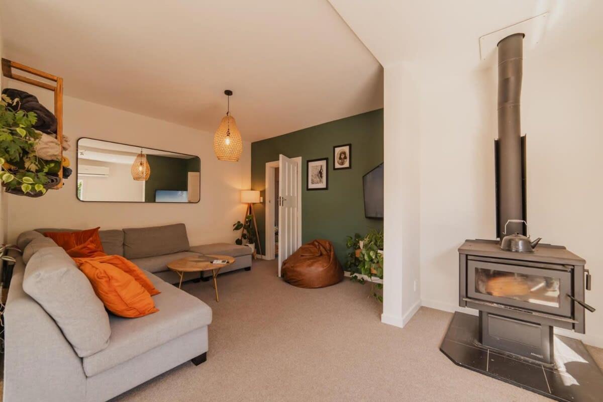 Somerfield Statement - Bold 3br House On Barrington Holiday home Christchurch