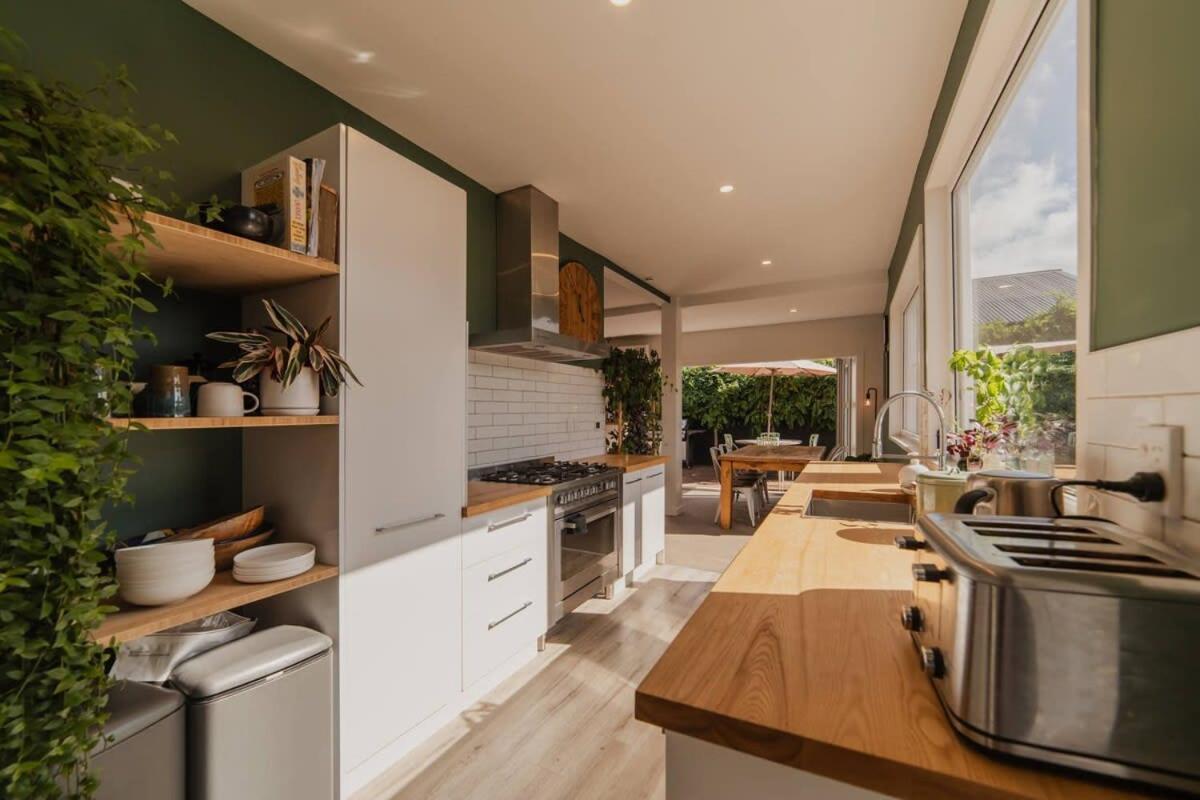 Holiday home Somerfield Statement - Bold 3br House On Barrington Christchurch